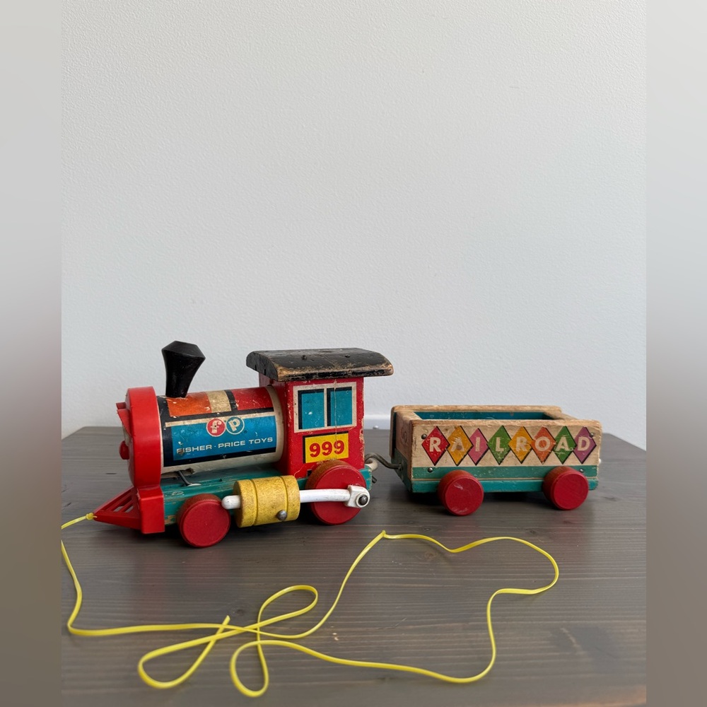 Vintage wood Fisher Prices train
Huffy Puffy 🚂